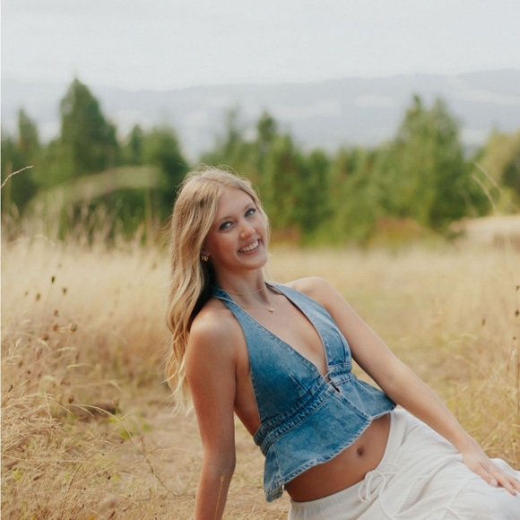 Meet your Posher, Emilia - Picture 2 of 4